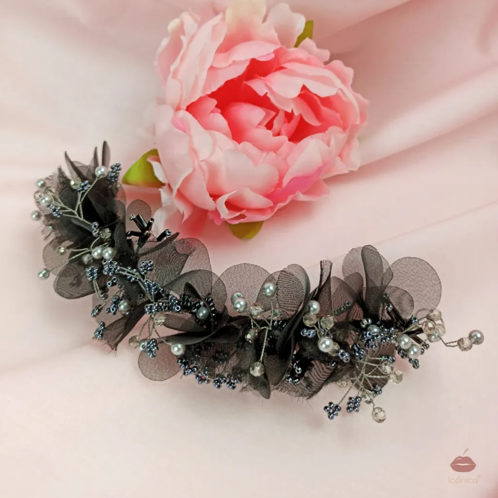 Tocado de fiesta o de novia gótica con cristales y perlas 1.webp