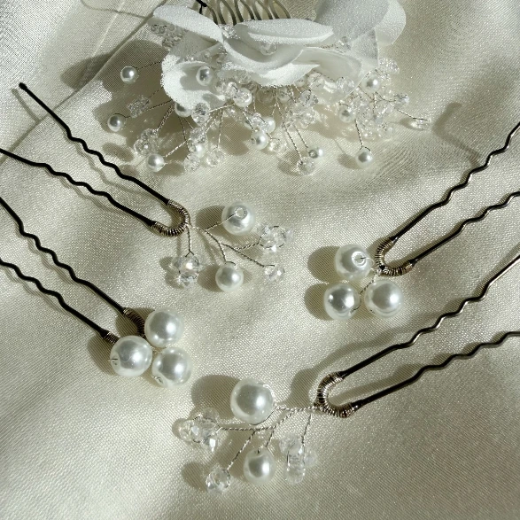 Set de novia floral y perlas | Peineta de edición única y horquillas joya artesanales